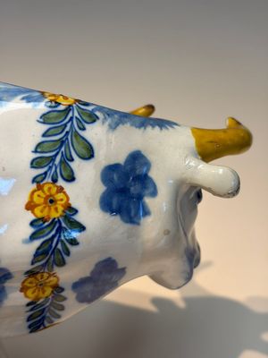 A pair of polychrome Dutch Delft cows, 18th C. — photo 11