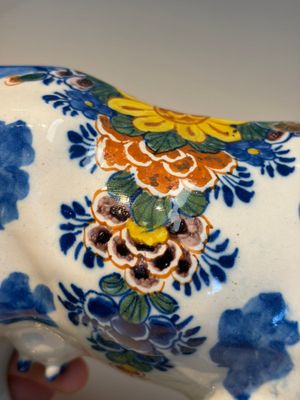 A pair of polychrome Dutch Delft cows, 18th C. — photo 12