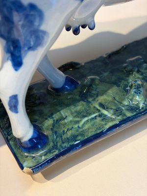 A pair of polychrome Dutch Delft cows, 18th C. — photo 15