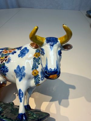 A pair of polychrome Dutch Delft cows, 18th C. — photo 18