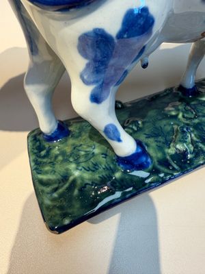 A pair of polychrome Dutch Delft cows, 18th C. — photo 23
