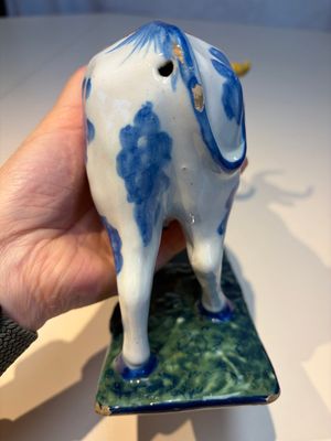 A pair of polychrome Dutch Delft cows, 18th C. — photo 24