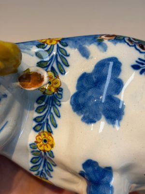 A pair of polychrome Dutch Delft cows, 18th C. — photo 4