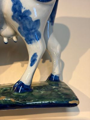 A pair of polychrome Dutch Delft cows, 18th C. — photo 7