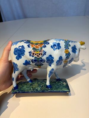 A pair of polychrome Dutch Delft cows, 18th C. — photo 10