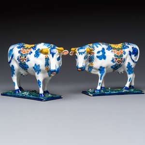 A pair of polychrome Dutch Delft cows, 18th C. — photo 1