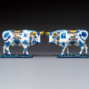 A pair of polychrome Dutch Delft cows, 18th C. — photo 2