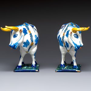 A pair of polychrome Dutch Delft cows, 18th C. — photo 3