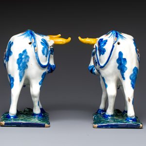 A pair of polychrome Dutch Delft cows, 18th C. — photo 5