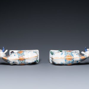 A pair of polychrome Dutch Delft cows on bases with frogs, 18th C. — 照片 6