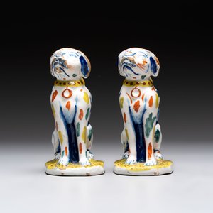 A pair of polychrome Dutch Delft dogs, 18th C. — photo 2