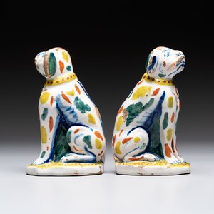 A pair of polychrome Dutch Delft dogs, 18th C. — photo 3