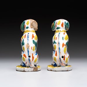 A pair of polychrome Dutch Delft dogs, 18th C. — photo 4