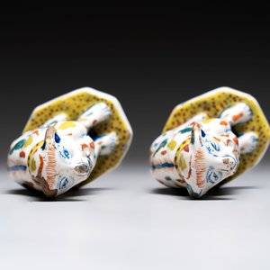 A pair of polychrome Dutch Delft dogs, 18th C. — photo 6