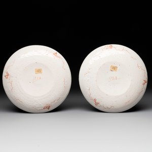 A pair of polychrome Dutch Delft doré armorial plates, dated 1728 — photo 2