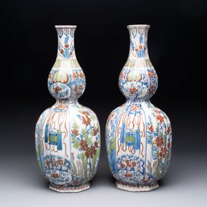 A pair of polychrome Dutch Delft double gourd vases, 19th C. — 照片 2