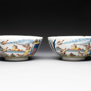 A pair of polychrome Dutch Delft 'duck hunt' bowls, 18th C. — photo 1