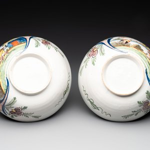 A pair of polychrome Dutch Delft 'duck hunt' bowls, 18th C. — photo 5