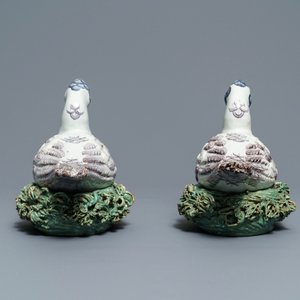 A pair of polychrome Dutch Delft duck-shaped tureens, 18th C. — 照片 3