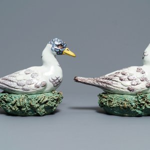 A pair of polychrome Dutch Delft duck-shaped tureens, 18th C. — 照片 4