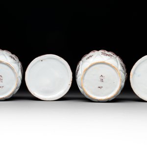 A pair of polychrome Dutch Delft fluting-children-topped butter tubs and covers, 18th C. — photo 7