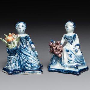 A pair of polychrome Dutch Delft groups of merchant ladies, 18th C. — photo 1