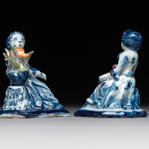 A pair of polychrome Dutch Delft groups of merchant ladies, 18th C. — photo 3