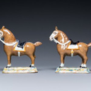 A pair of polychrome Dutch Delft horses, 18th C. — 照片 2