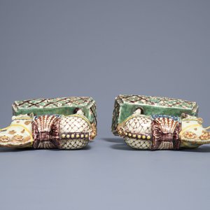 A pair of polychrome Dutch Delft lime-green ground models of circus horses, 19th C. — 照片 7