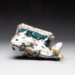 A pair of polychrome Dutch Delft milking groups, 18th C. — photo 13