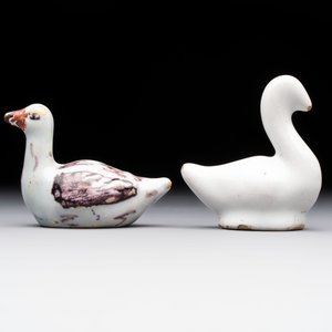 A pair of polychrome Dutch Delft miniature models of squirrels, a duck and a swan, 18th C. — photo 11