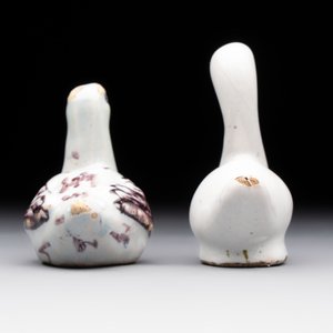 A pair of polychrome Dutch Delft miniature models of squirrels, a duck and a swan, 18th C. — photo 12