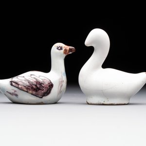 A pair of polychrome Dutch Delft miniature models of squirrels, a duck and a swan, 18th C. — photo 9
