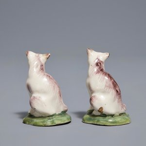 A pair of polychrome Dutch Delft miniatures of cats, 18th C. — 照片 4