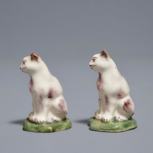 A pair of polychrome Dutch Delft miniatures of cats, 18th C. — 照片 5