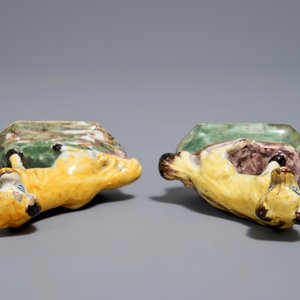A pair of polychrome Dutch Delft miniatures of dogs, 18th C. — photo 8