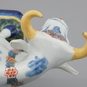 A pair of polychrome Dutch Delft models of cows, 18th C. — photo 11