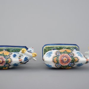 A pair of polychrome Dutch Delft models of cows, 18th C. — photo 6