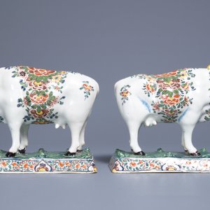 A pair of polychrome Dutch Delft models of cows on bases with frogs, 18th C. — 照片 3