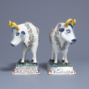 A pair of polychrome Dutch Delft models of cows on bases with frogs, 18th C. — 照片 4