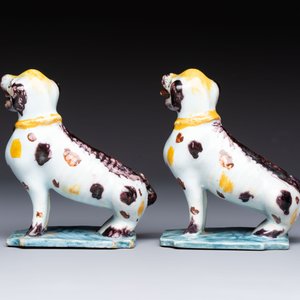 A pair of polychrome Dutch Delft models of dogs, 18th C. — foto 4