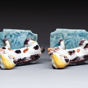 A pair of polychrome Dutch Delft models of dogs, 18th C. — foto 6