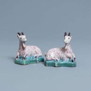 A pair of polychrome Dutch Delft models of goats, 18th C. — 照片 1