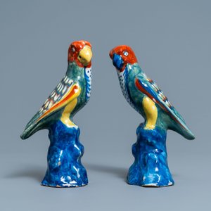 A pair of polychrome Dutch Delft models of parrots, 18th C. — 照片 3