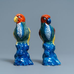 A pair of polychrome Dutch Delft models of parrots, 18th C. — 照片 4