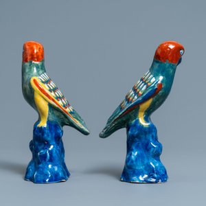 A pair of polychrome Dutch Delft models of parrots, 18th C. — 照片 5
