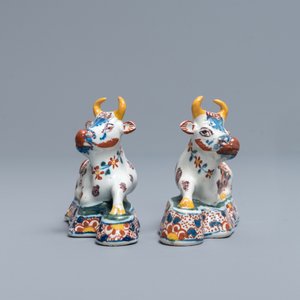 A pair of polychrome Dutch Delft models of recumbent cows, 18th C. — 照片 3