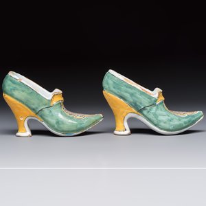 A pair of polychrome Dutch Delft models of shoes, 18th C. — foto 4