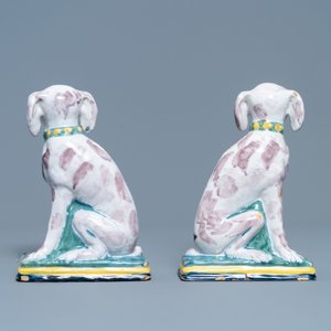 A pair of polychrome Dutch Delft money banks modelled as dogs, 18th C. — 照片 4