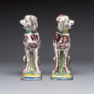 A pair of polychrome Dutch Delft money banks modelled as dogs, 18th C. — photo 3